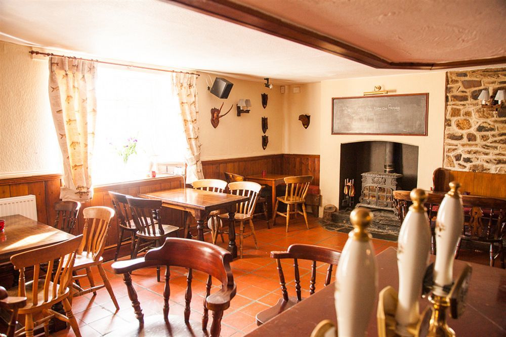 Anchor Inn Далвертон Экстерьер фото